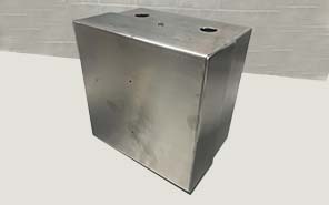  Caja de AI304 en cal 18 corte + doblez + soldadura y pulido